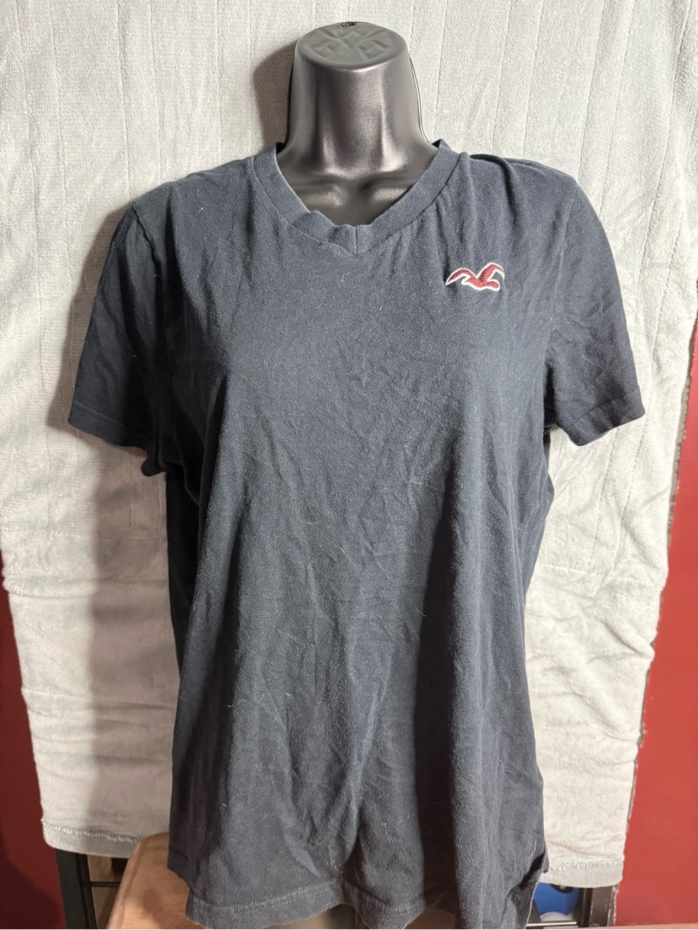 Hollister Men's Navy V-Neck Tee with Red & White Logo